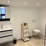 Apartment In Zentraler Lage - Nur Wenige Minuten Zum Und Stadt By Interhome Gmunden