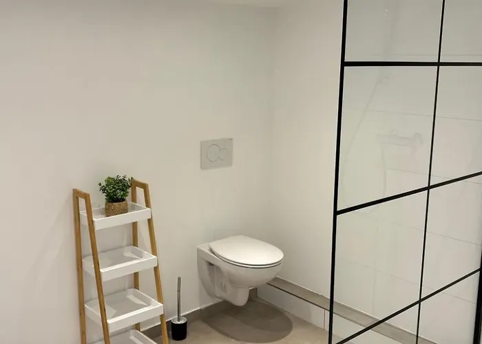 In Zentraler Lage - Nur Wenige Minuten Zum Und Stadt By Interhome Apartment