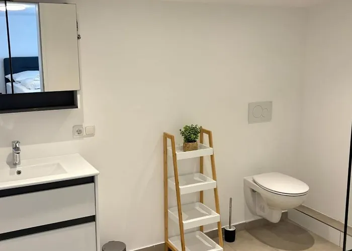 Apartment In Zentraler Lage - Nur Wenige Minuten Zum Und Stadt By Interhome Gmunden