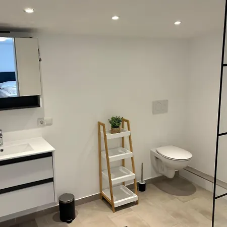 In Zentraler Lage - Nur Wenige Minuten Zum Und Stadt By Interhome *