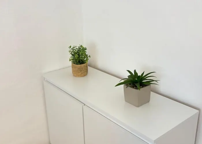 In Zentraler Lage - Nur Wenige Minuten Zum Und Stadt By Interhome *