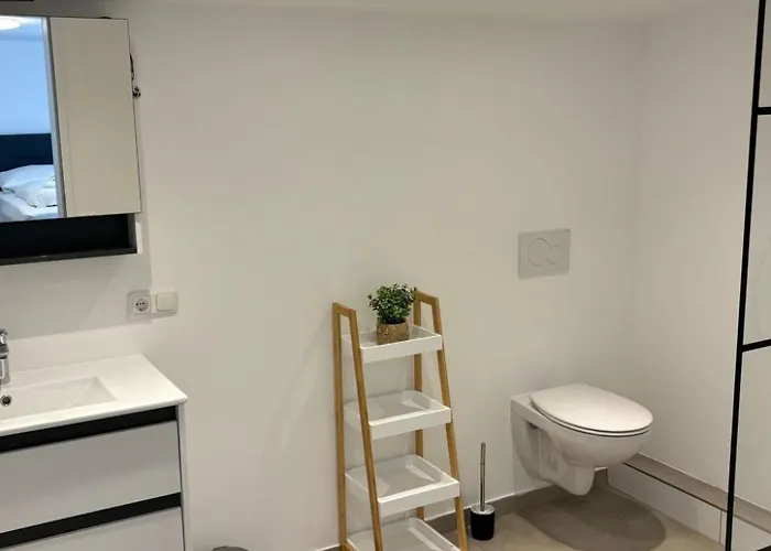 In Zentraler Lage - Nur Wenige Minuten Zum Und Stadt By Interhome *