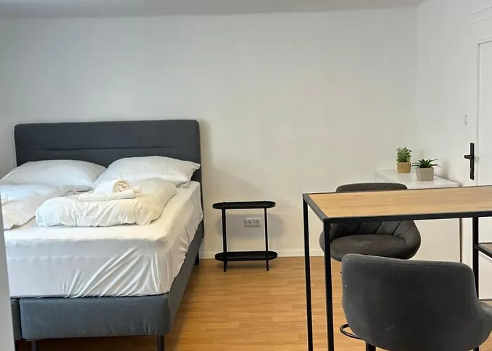 In Zentraler Lage - Nur Wenige Minuten Zum Und Stadt By Interhome